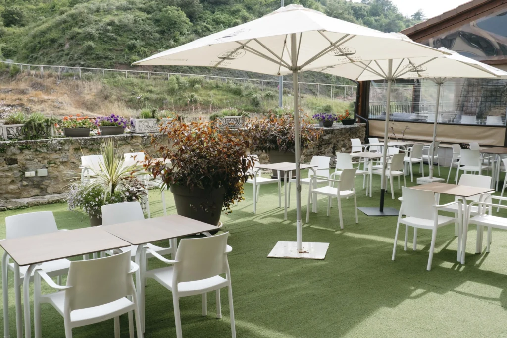 terraza palacio restaurante Añana