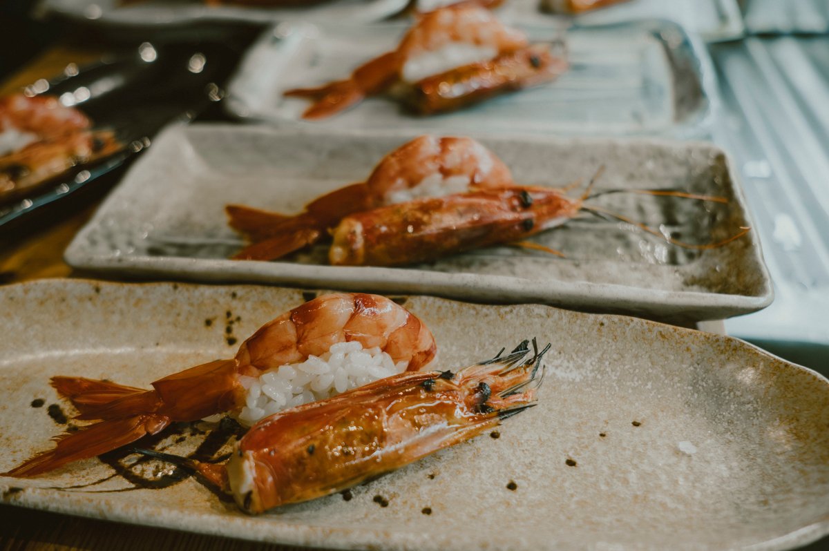 Eskura, cocina japonesa, y Jauregibarria, menú gastronómico de caza diseñado con delicadeza para los amantes de la cocina cinegética, reciben a Mayuko, embajadora del sake