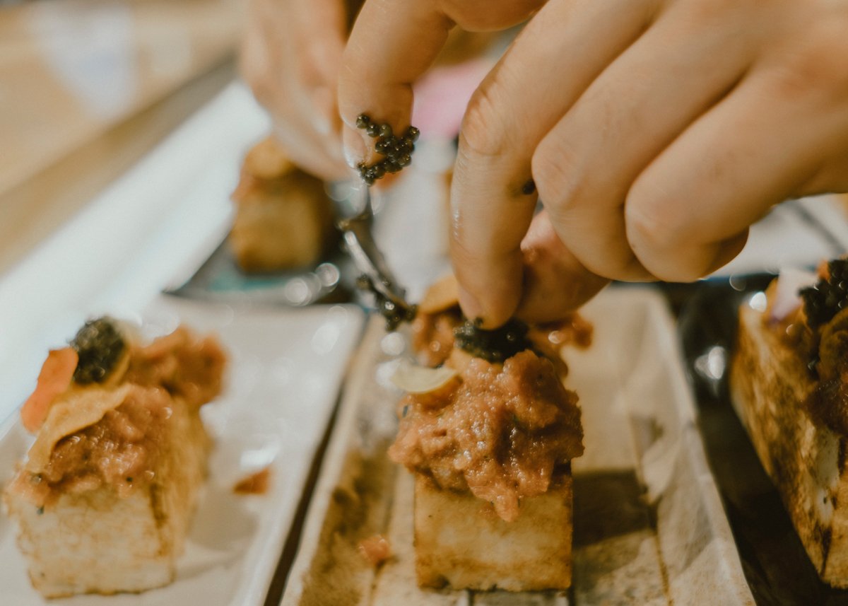 Eskura, cocina japonesa, y Jauregibarria, menú gastronómico de caza diseñado con delicadeza para los amantes de la cocina cinegética, reciben a Mayuko, embajadora del sake